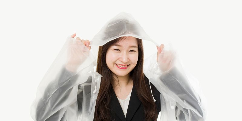 Những rủi ro khi sử dụng áo mưa kém chất lượng