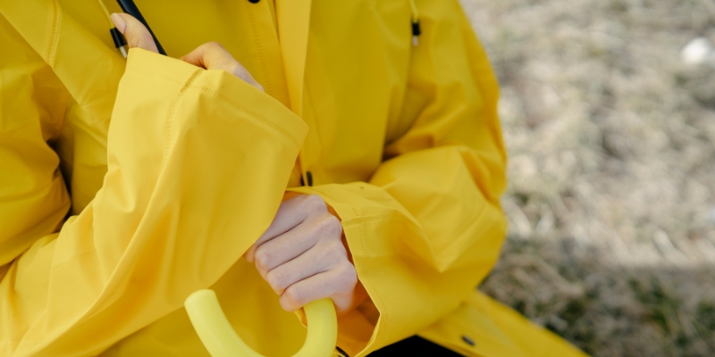 Sự khác nhau giữa áo mưa vai u và áo mưa cánh dơi